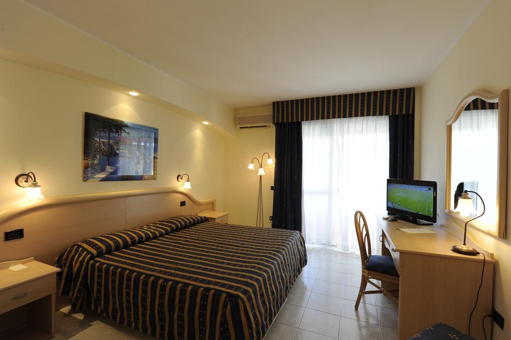 Pugnochiuso Resort Hotel Del Faro Вьесте Экстерьер фото